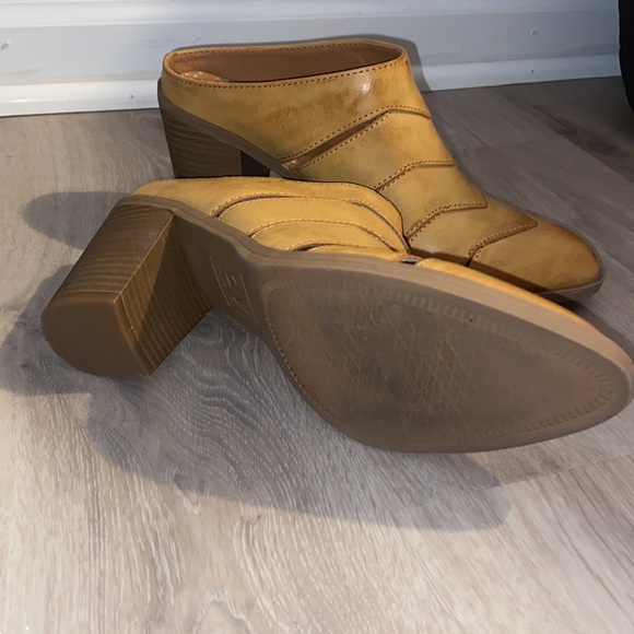 Dolce Vita Tan Boots - Picture 2 of 2